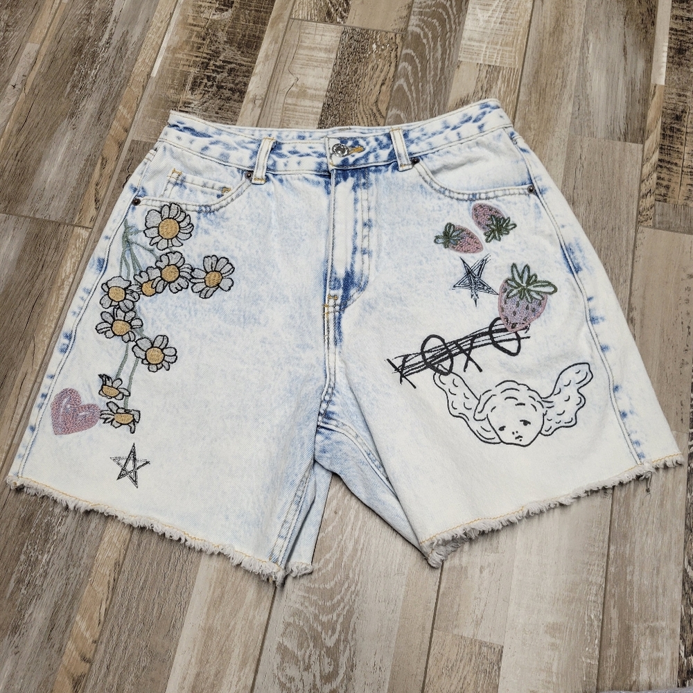 26 Forever 21 Embroidered Angel Doodle Jean Shorts in Light Denim